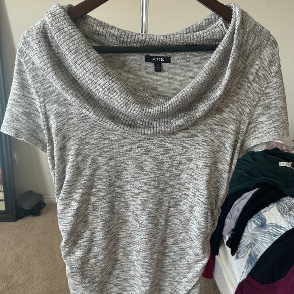 Women’s shirt - Picture 1 of 4